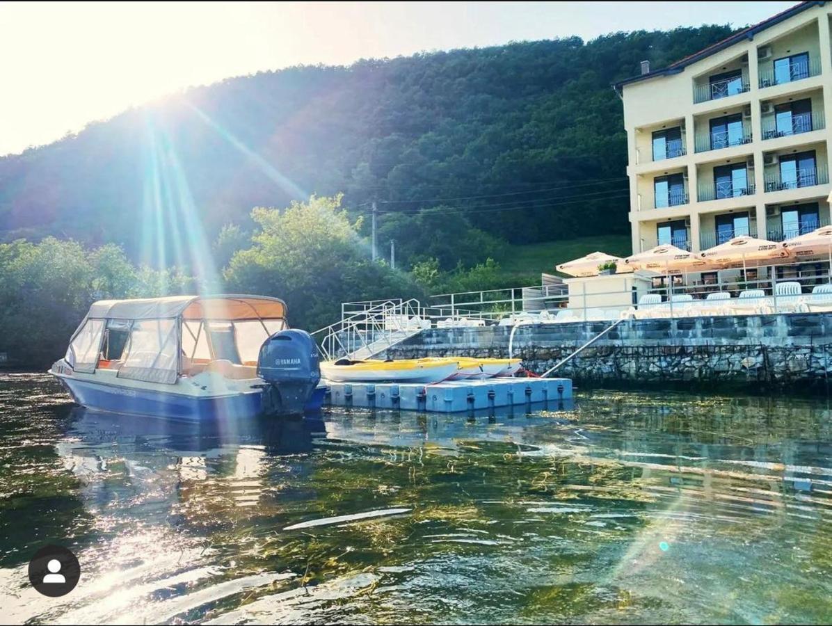 Pensiunea Onyx Ieşelniţa Exterior foto